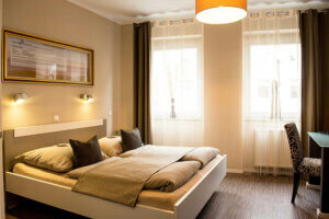 Double room in Hotel Sandmanns in Cologne near the cathedral